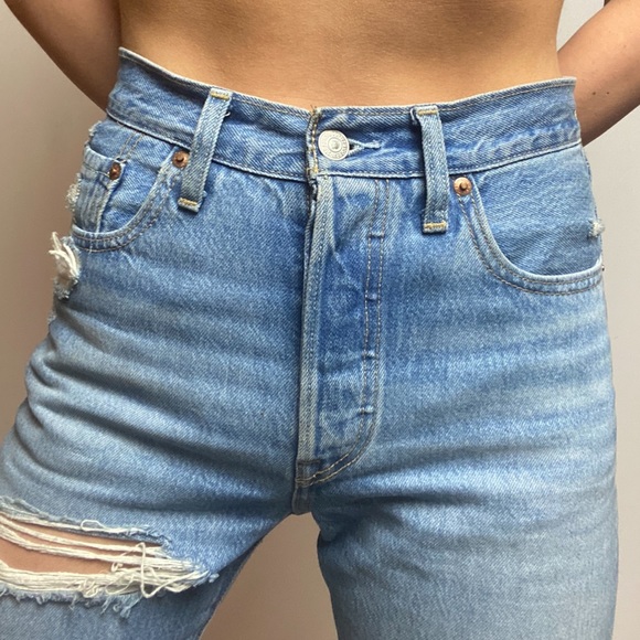💓RIPPED LEVIS 501💓 - Picture 3 of 7